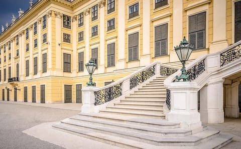 Private Historic Walking Tour of Vienna's Landmarks