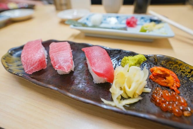 Tsukiji Fish Market: Behind the Scenes & 10 Seafood Tastings 8