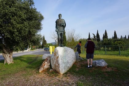 2 Days Private Tour:Persian War-Thermopylae,Marathon,Delphi,Salamis&Plateaus