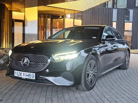 Private Reykjavik intercity transfer 