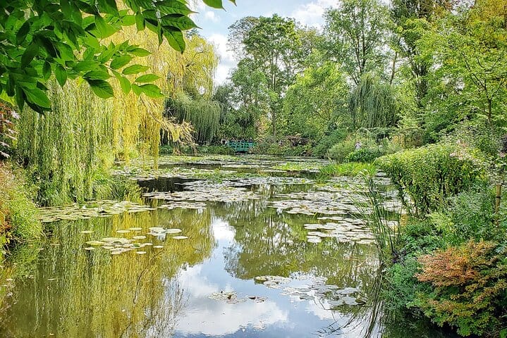 CDG Transfers with Giverny, Crepe tasting and cruise  4