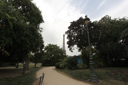 Tastes Around the Tower: Gourmet Tour of Paris’ 7th district