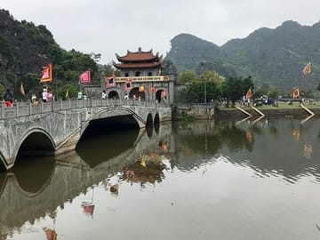 Full Day Bike and Bus Tour from Hanoi to Hoa Lu and Tam Coc