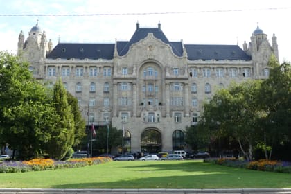 Walking Tour of Pest: Explore Budapest's Historic Sights