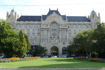 Walking Tour of Pest: Explore Budapest's Historic Sights