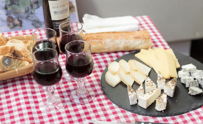 Best of Both Tour - Food Trail in Paris on the Right and Left Banks 