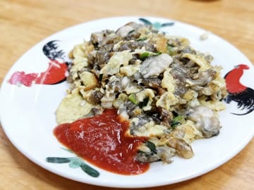Xiamen local food tour on Historic Zhongshan Arcade Streets