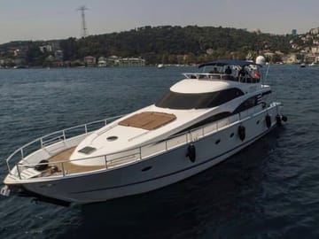 Culinary Yacht Cruise Along Istanbul's Bosphorus River