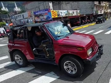 4x4 Vehicle Rentals for Scenic Tours in Baños, Ecuador