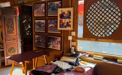 Traditional Craft Workshop in Lijiang: Paper, Tea, and Art