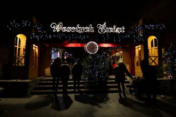 Walking Tour of Warsaw's Christmas Market and Old Town