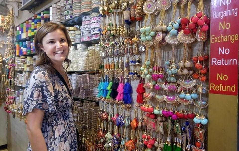 Full Day Customized Delhi Shopping Tour with Female Consultant