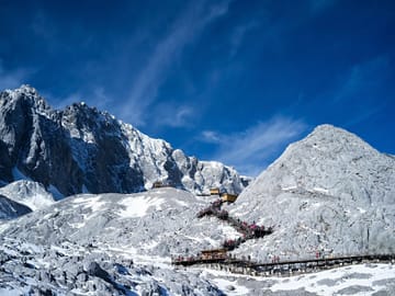 Lijiang: Jade Dragon Snow Mountain and Blue Moon Valley Tour