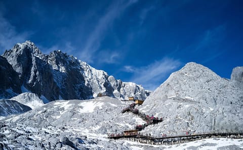 Jade Dragon Snow Mountain and Blue Moon Valley Tour in Lijiang