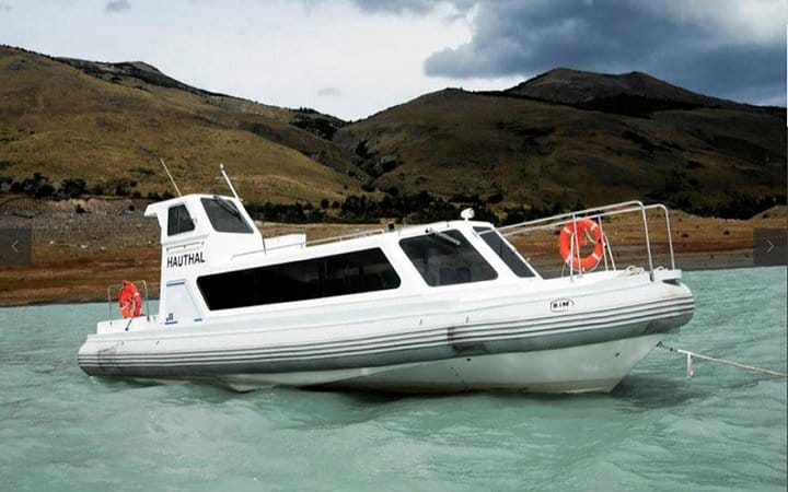 Navigation in Argentino Lake
