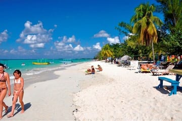 Private Day Trip to Seven Mile Beach and Rick's Cafe from Runaway Bay