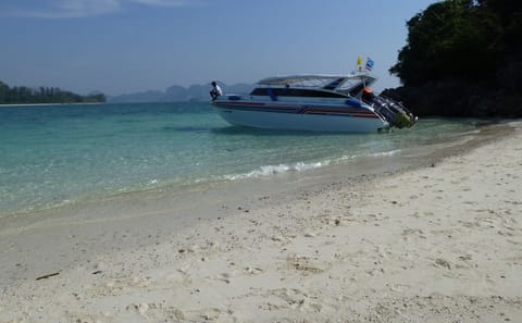 Explore Krabi's Four Islands by Speedboat Tour