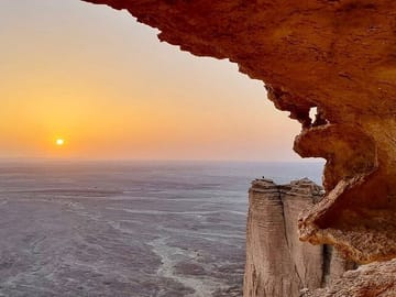 3-Day Riyadh Tour: Edge of the World and Red Sand Dunes