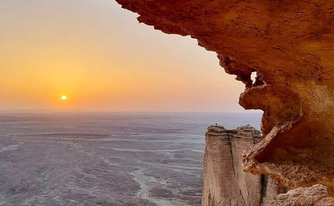 3-Day Riyadh Tour: Edge of the World and Red Sand Dunes