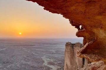 3-Day Riyadh Tour: Edge of the World and Red Sand Dunes