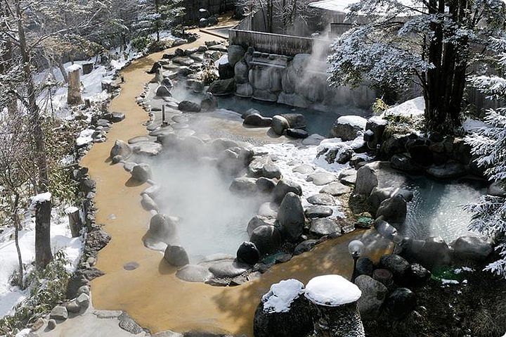 Shirakawago (UNESCO world heritage) / Onsen / Hiking Waterfall / 1day Tour