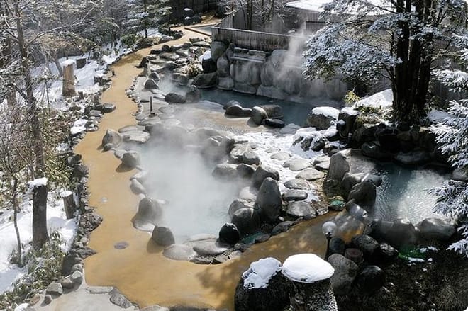 Shirakawa-go, Onsen & Waterfall Hike Day Tour from Takayama 2