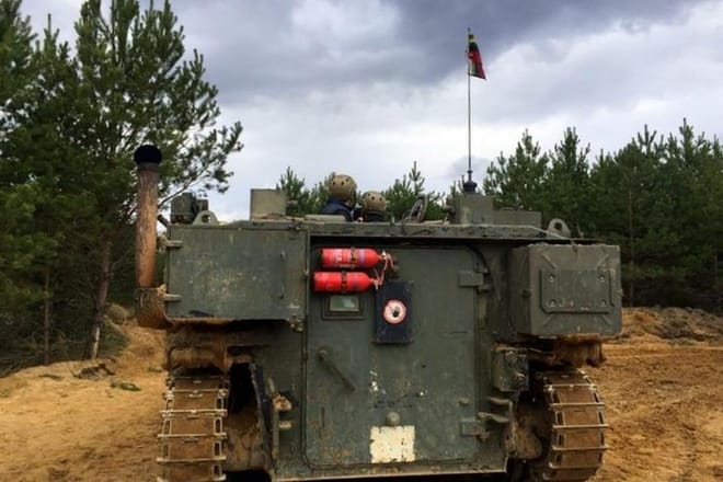 Military tank's driving in Vilnius photo 3