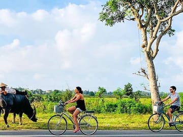 Hoi An Bike Adventure: Tra Nhieu Village & Traditional Carpentry