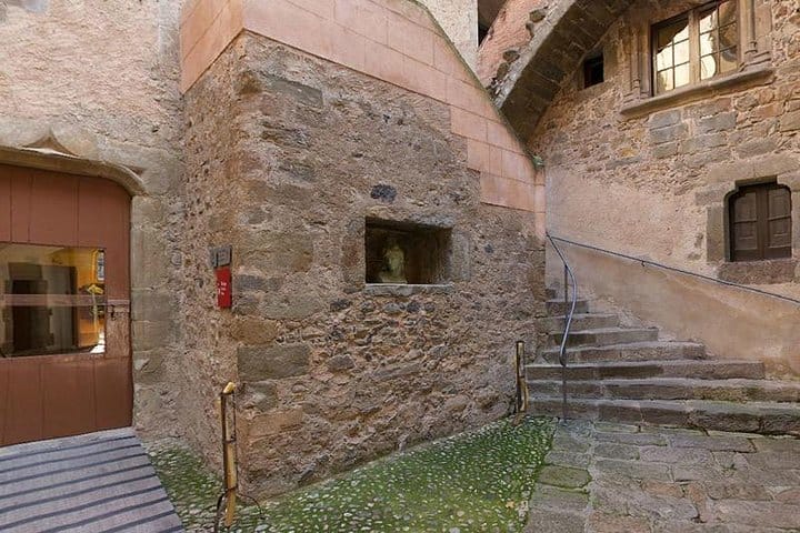 Private Dalí Museum & Gala Castle Tour Plus Local Lunch From Barcelona 10