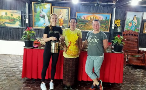 Cambodian Cooking Class and Oxcart Ride in Siem Reap