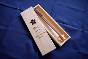 타운하우스의 일본식 개인실에서 즐기는 세계 유일의 젓가락 만들기 체험 | 이름 삽입 (오동나무 상자, 보자기 포함)