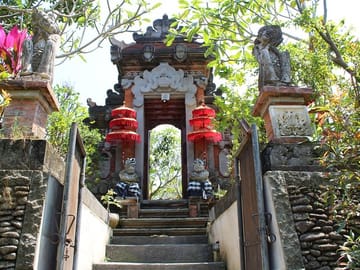 cooking class conduct at the Balinese house compound