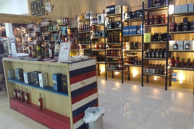 Guided Shopping Tour - Rum tasting, chocolate factory, Cigar factory 2