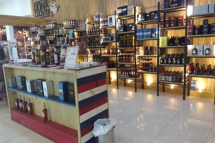 Guided Shopping Tour - Rum tasting, chocolate factory, Cigar factory 2