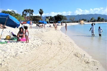 Montego Bay City Tour with Doctor's Cave Beach Visit