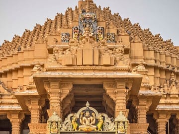 Junagarh Fort and Somnath Temple Tour from Rajkot