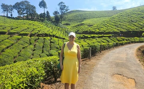 Backwater, Tea Estate, and Temple Tour in Kerala