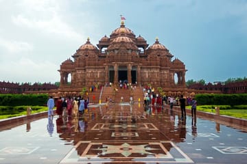 Cultural and Scenic Tour of Delhi, Agra, and Gulmarg