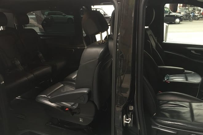 Private transfers between London Gatwick - London Luton Airports 4