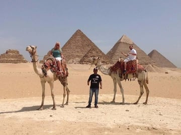 Cairo Day Tour To Giza Pyramids ,Camel Ride & old Egyptian Museum