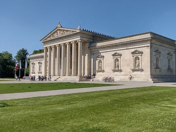 Königsplatz Walking Tour: History and Resilience in Munich