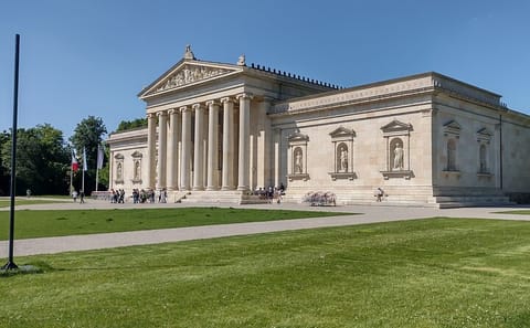 Königsplatz Walking Tour: History and Resilience in Munich