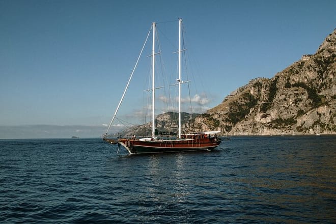 Discover the precious Amalfi Coast by boat 9
