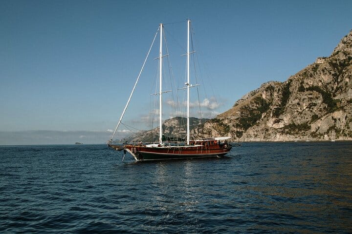 Discover the precious Amalfi Coast by boat 9