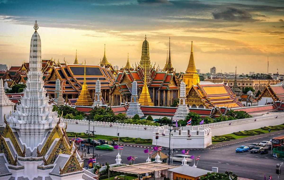Discover Bangkok: Grand Palace & City Highlights Tour
