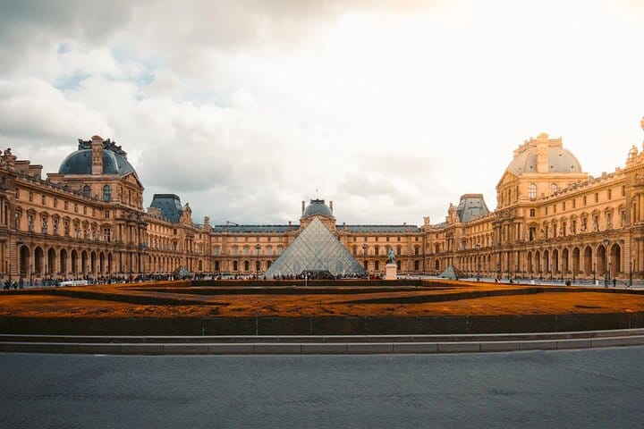 Louvre With Hotel Pick up And Seine Cruise Tickets  8