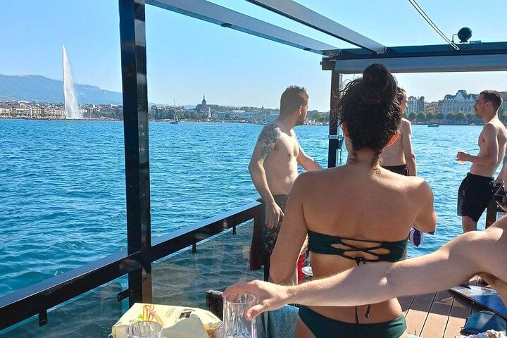 Geneva: Private Cruise on Lake Geneva with Aperitif