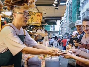 Hong Kong: Kowloon Street Markets Culture Walking Tour