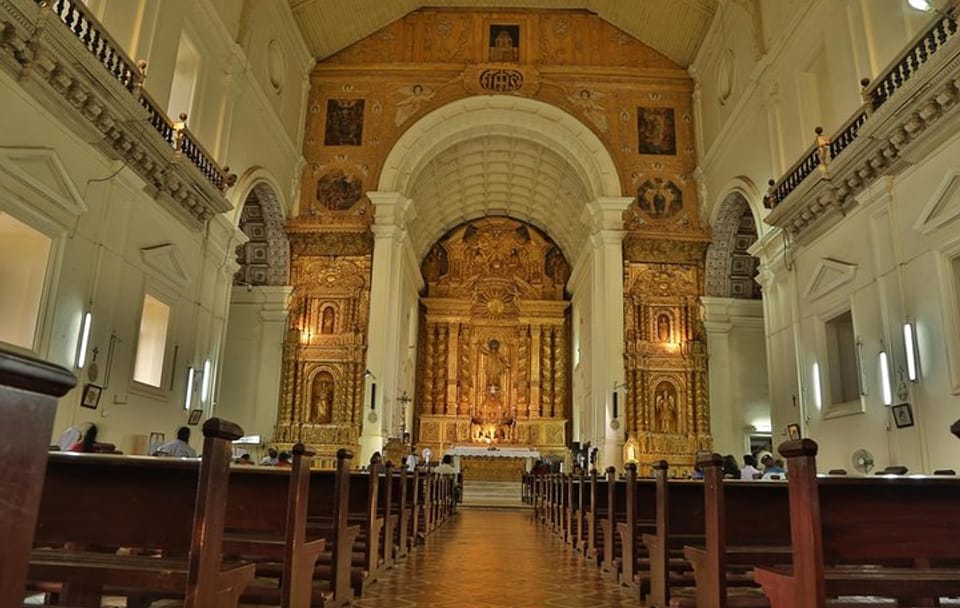Private Full-Day Bus Tour of Baga and Goa Velha
