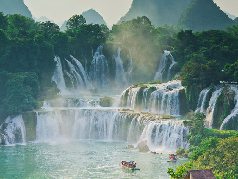 China-Vietnam Borderlands 3-Day Private Tour: Detian Transnational Waterfall & Mingshi Pastoral Karst